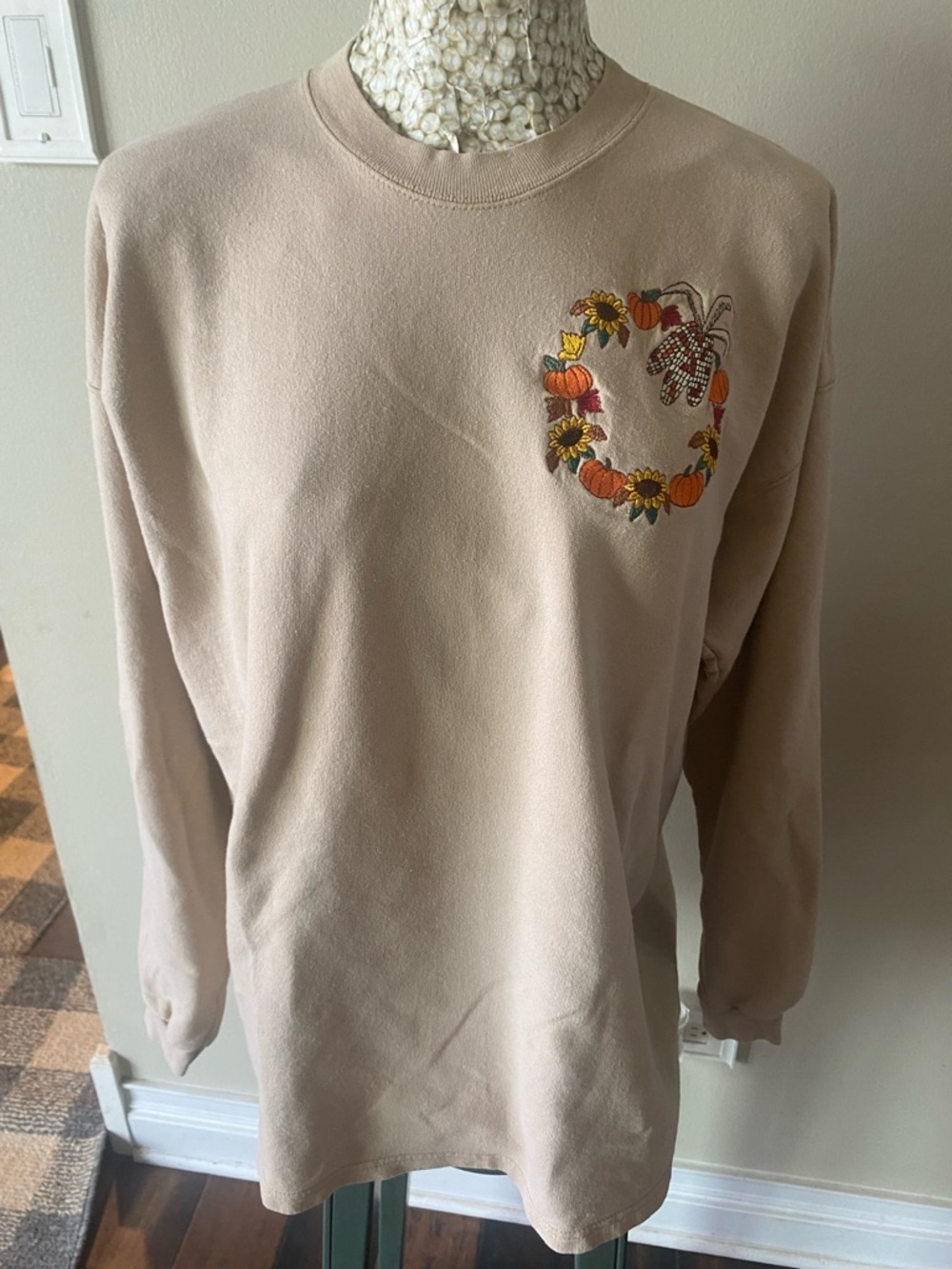 Vintage 90s Beige Fall Crewneck Sweatshirt with Pumpkin & Sunflower Embroidery